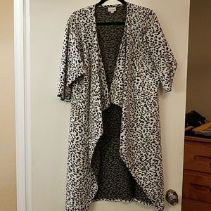 LuLaRoe leopard Shirley, M, Excellent condition